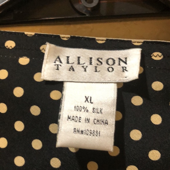 Allison Taylor top and pants. - Picture 6 of 6